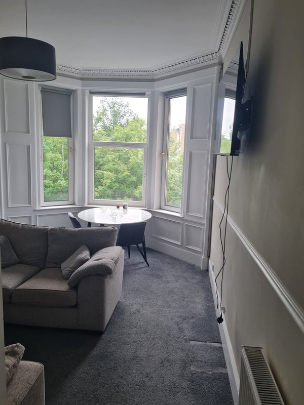 Flat Holmbank Avenue in Glasgow