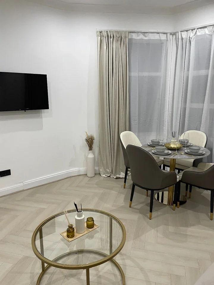 Flat Chichele Road in Greater London