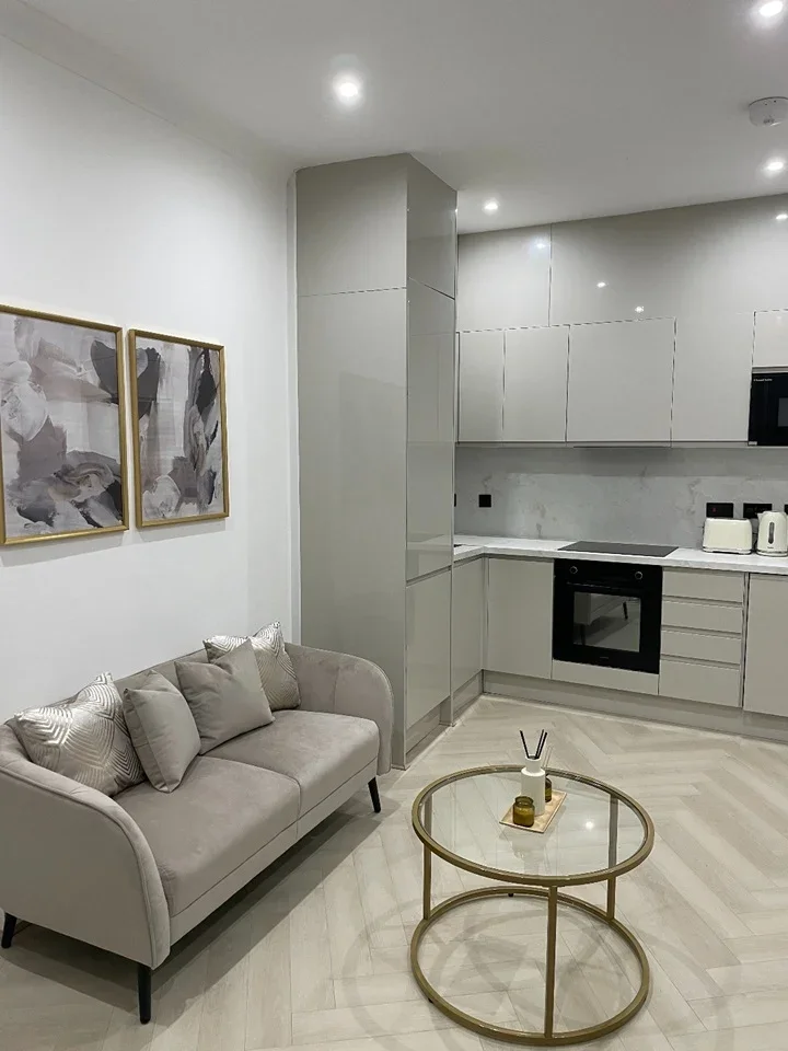 Flat Chichele Road in Greater London