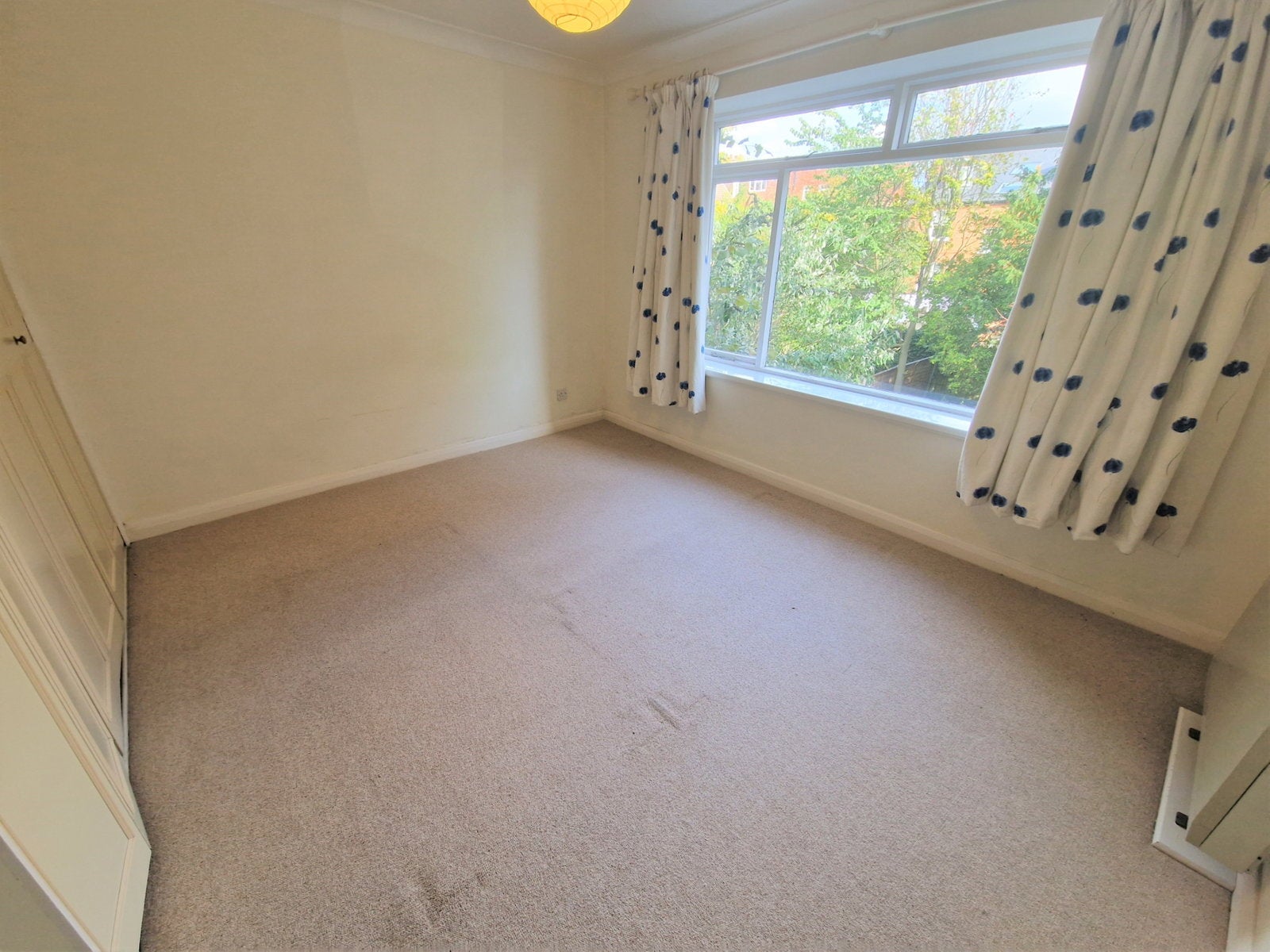 Flat Shirehall Road in Dartford