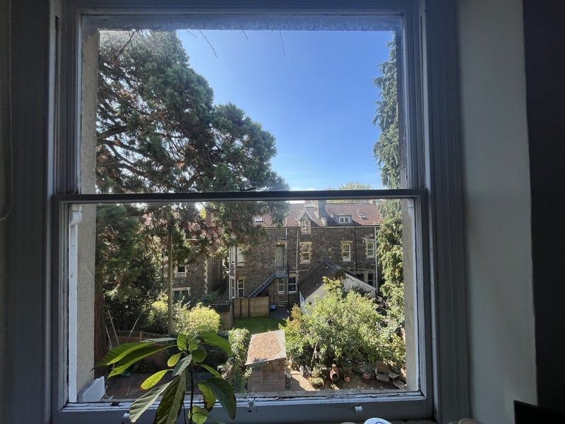 Room Clarendon Road in Bristol