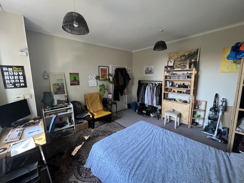 Room Clarendon Road in Bristol