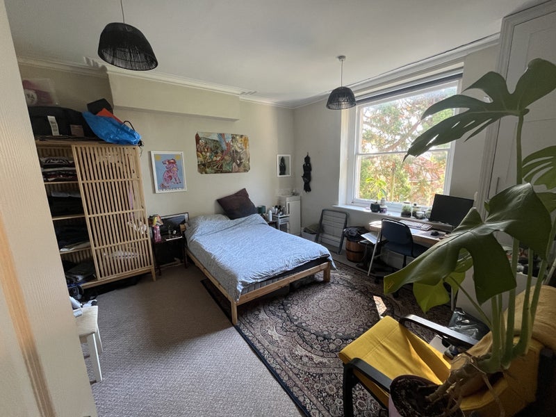 Room Clarendon Road in Bristol