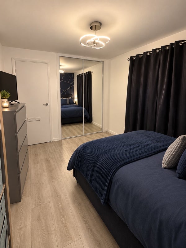 Room Camberley Road in North Tyneside