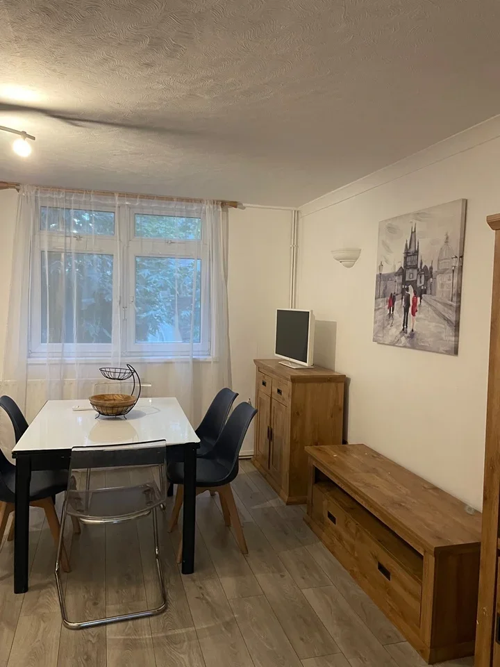 Flat Manchester Road in Greater London