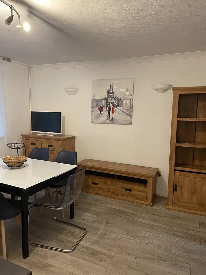 Flat Manchester Road in Greater London