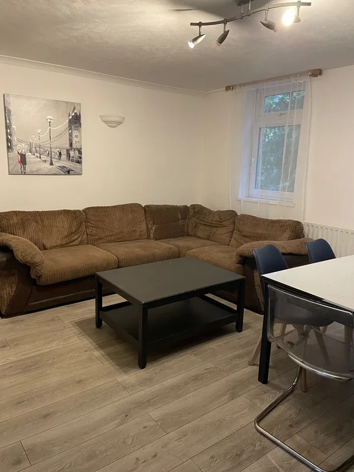 Flat Manchester Road in Greater London