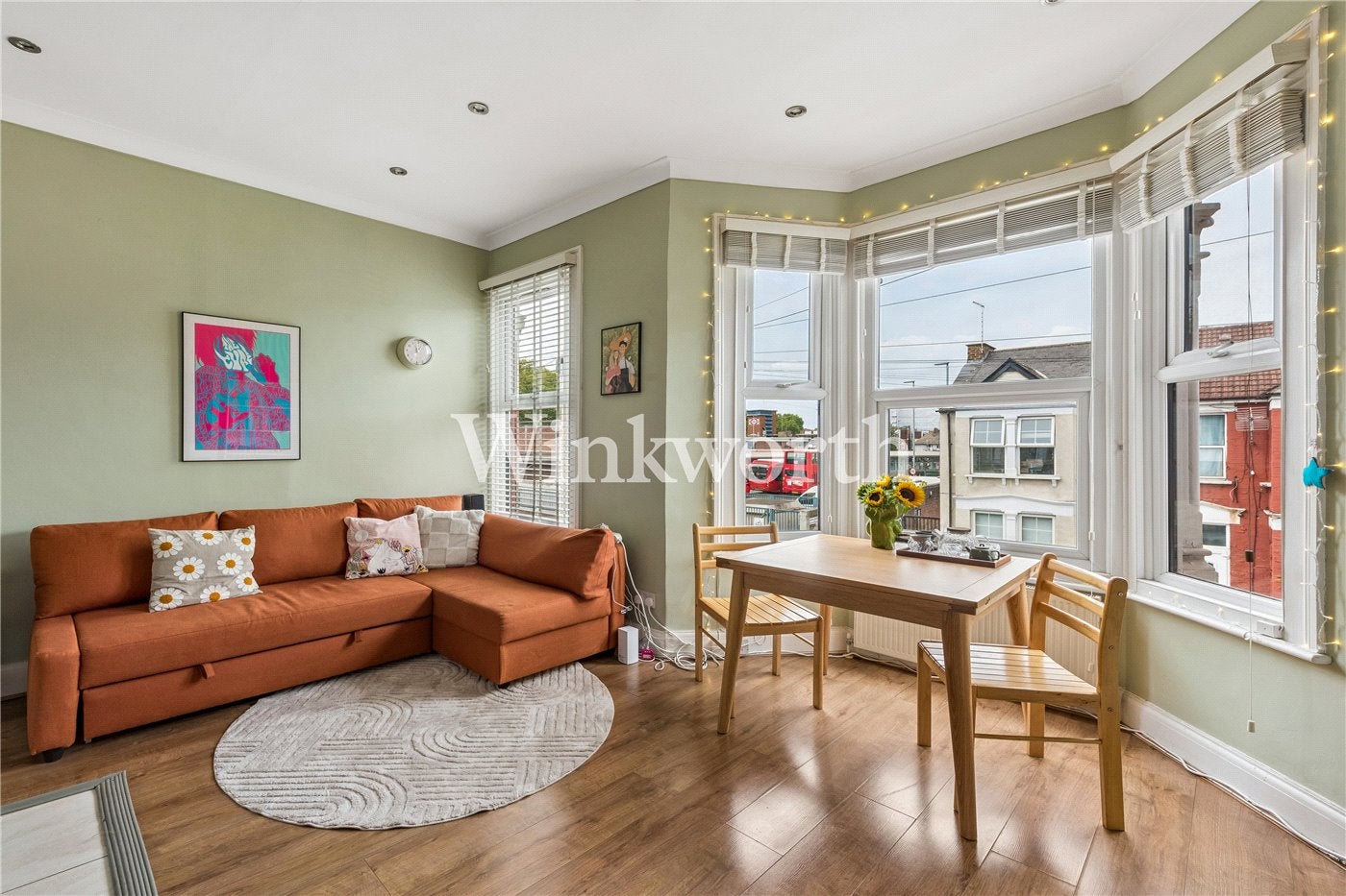 Flat Carlingford Road in Greater London