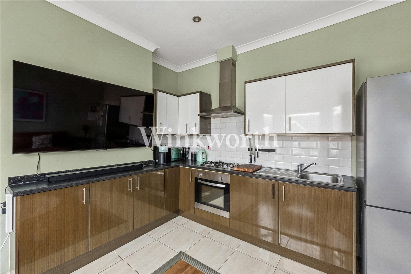 Flat Carlingford Road in Greater London