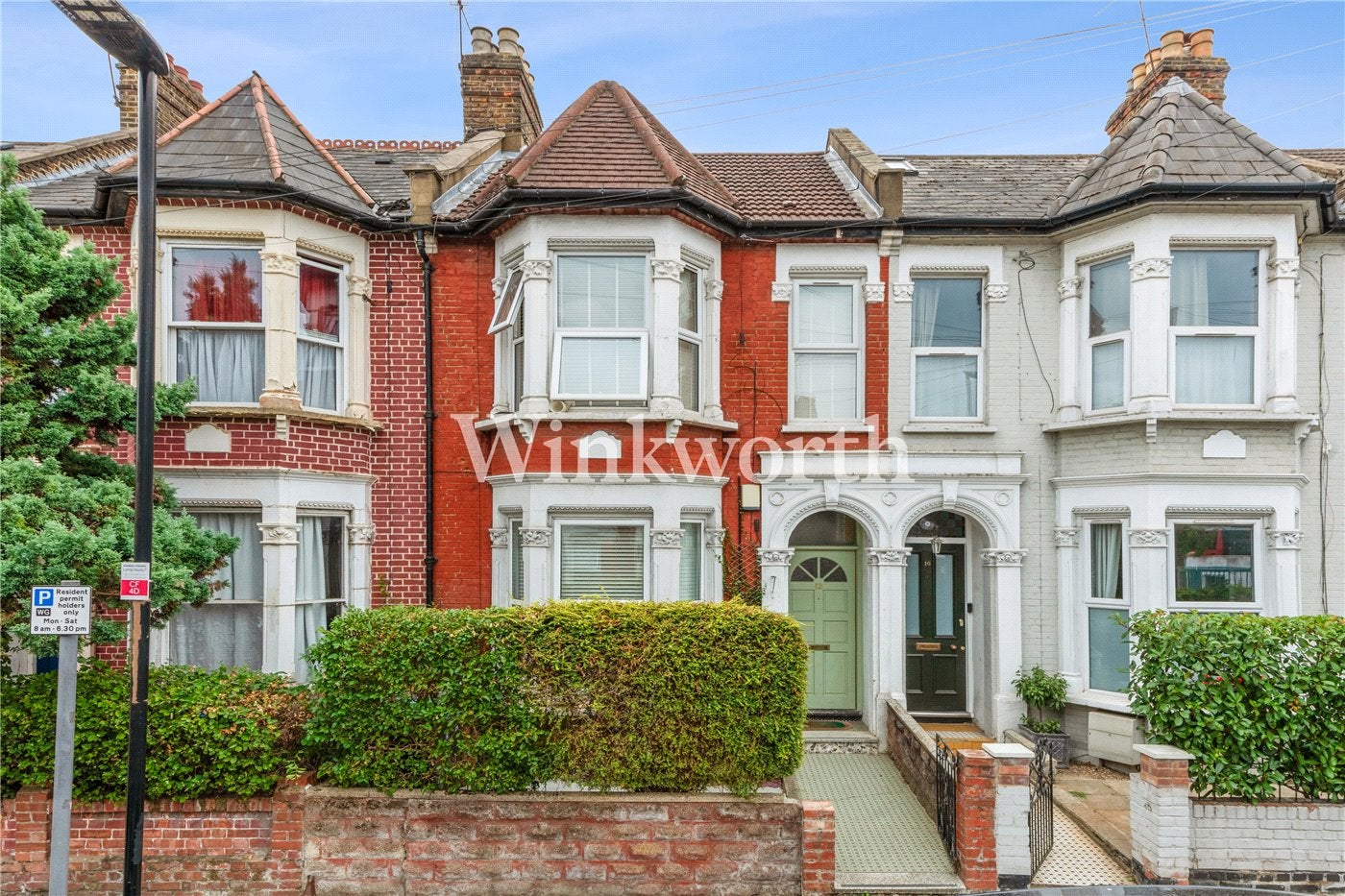 Flat Carlingford Road in Greater London