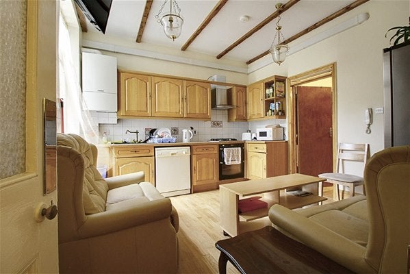 Flat Fox Lane in Greater London