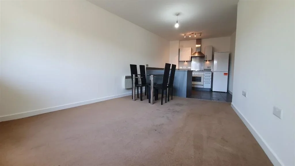 Flat Chalvey Road East in Slough