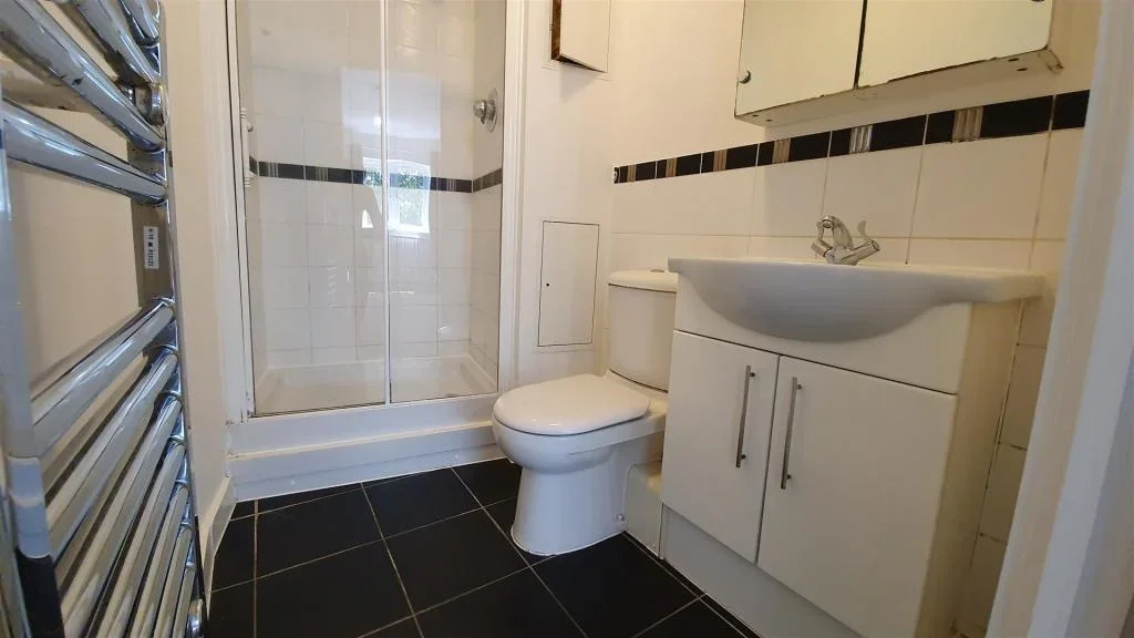 Flat Chalvey Road East in Slough
