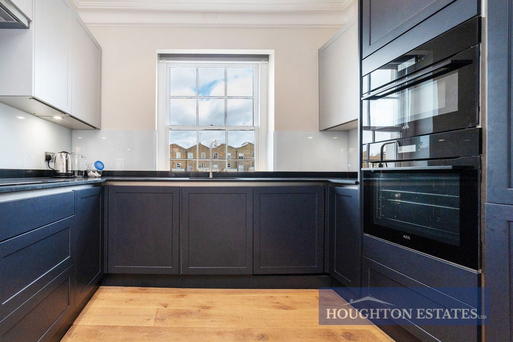 Flat Bristol Gardens in City of Westminster
