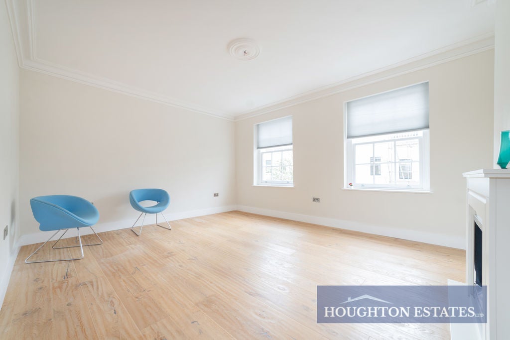 Flat Bristol Gardens in City of Westminster