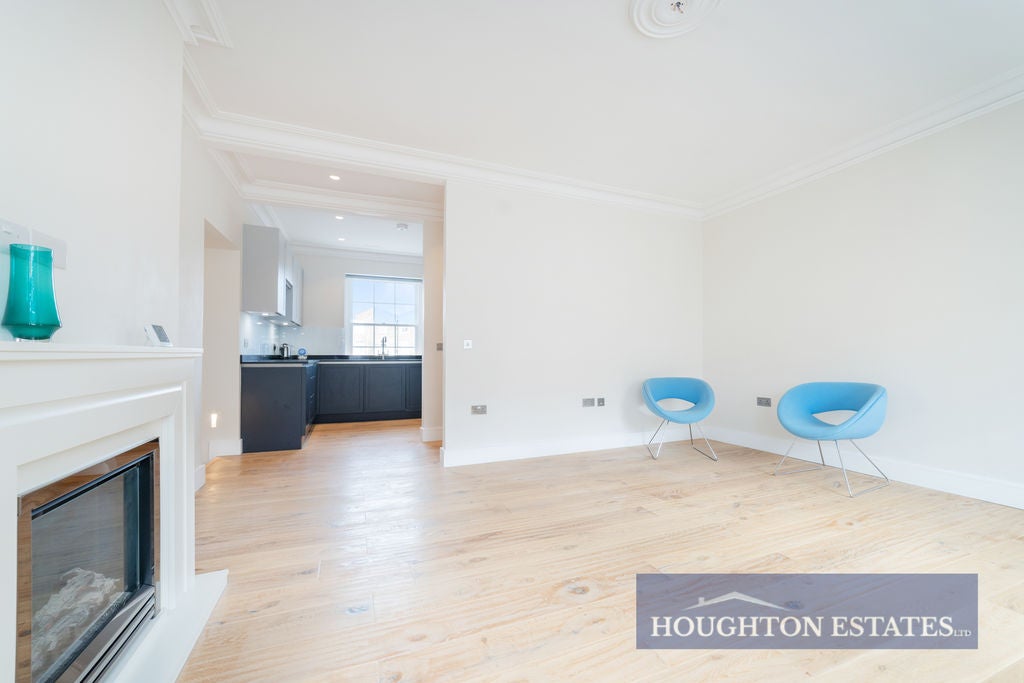 Flat Bristol Gardens in City of Westminster