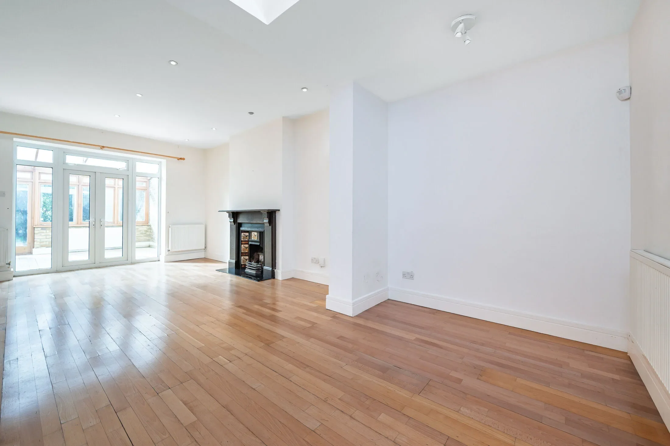 Flat Greencroft Gardens in Greater London