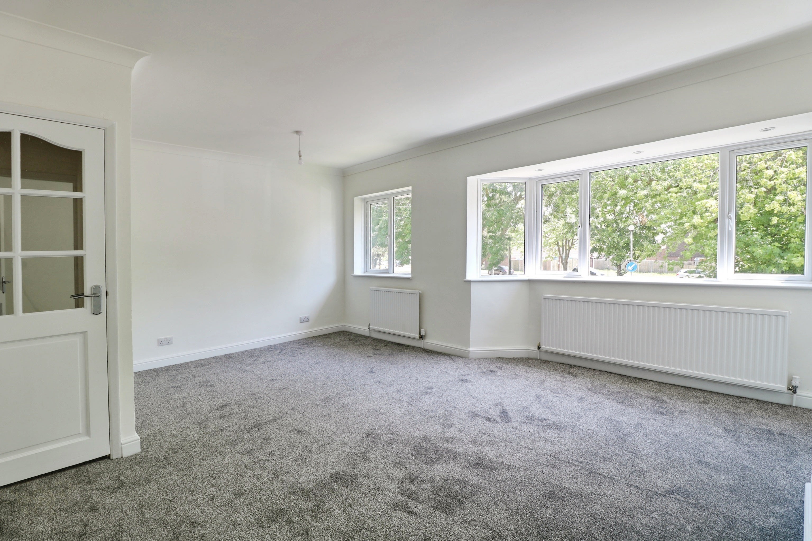Flat Oakengrange Drive in Southend-on-Sea