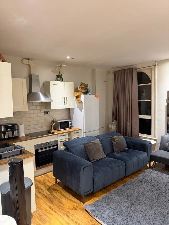 Flat Elgin Avenue in City of Westminster
