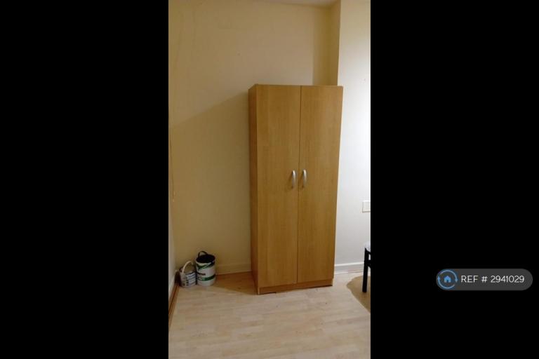 Room Milton Road in Luton