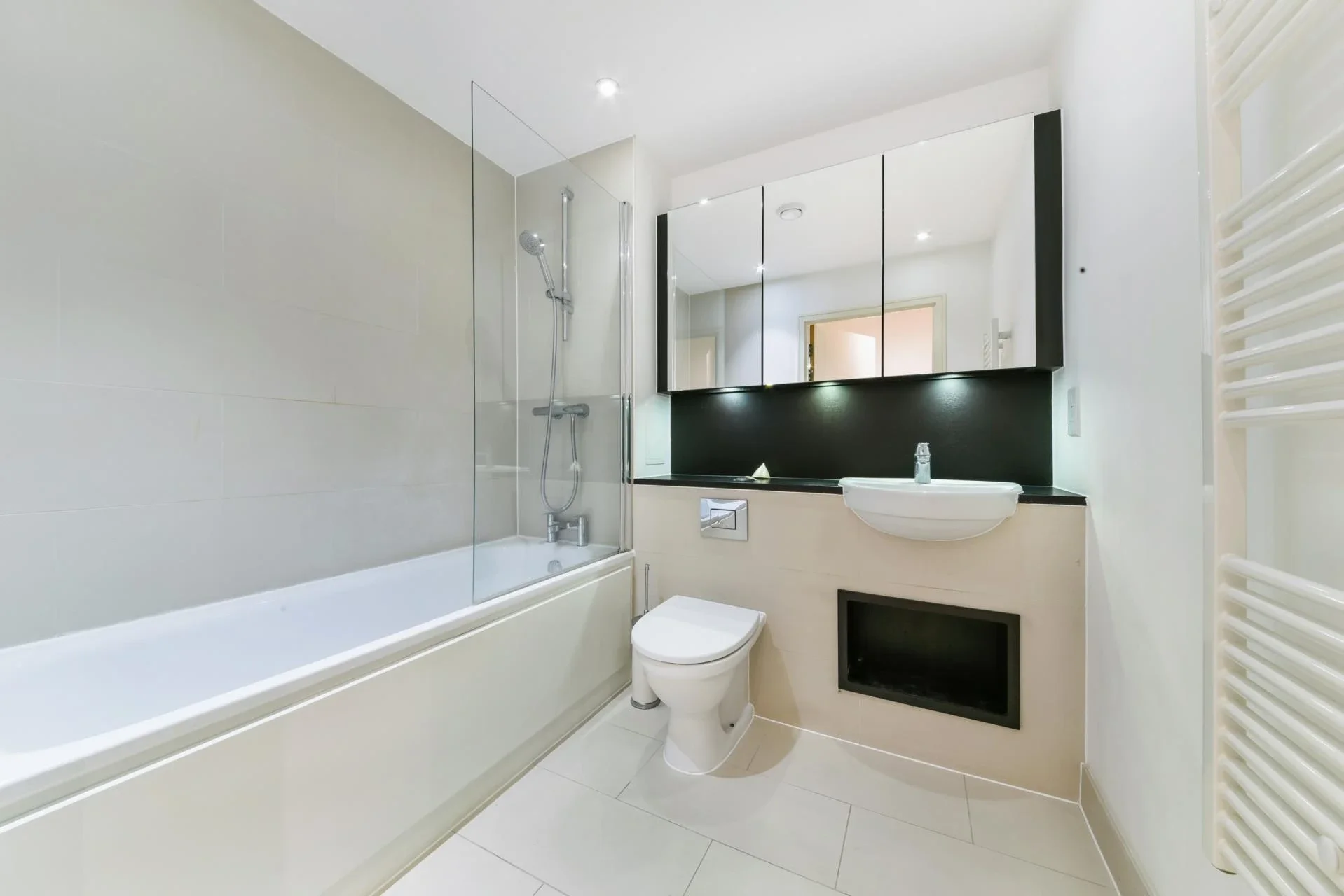 Flat Booth Road in Greater London