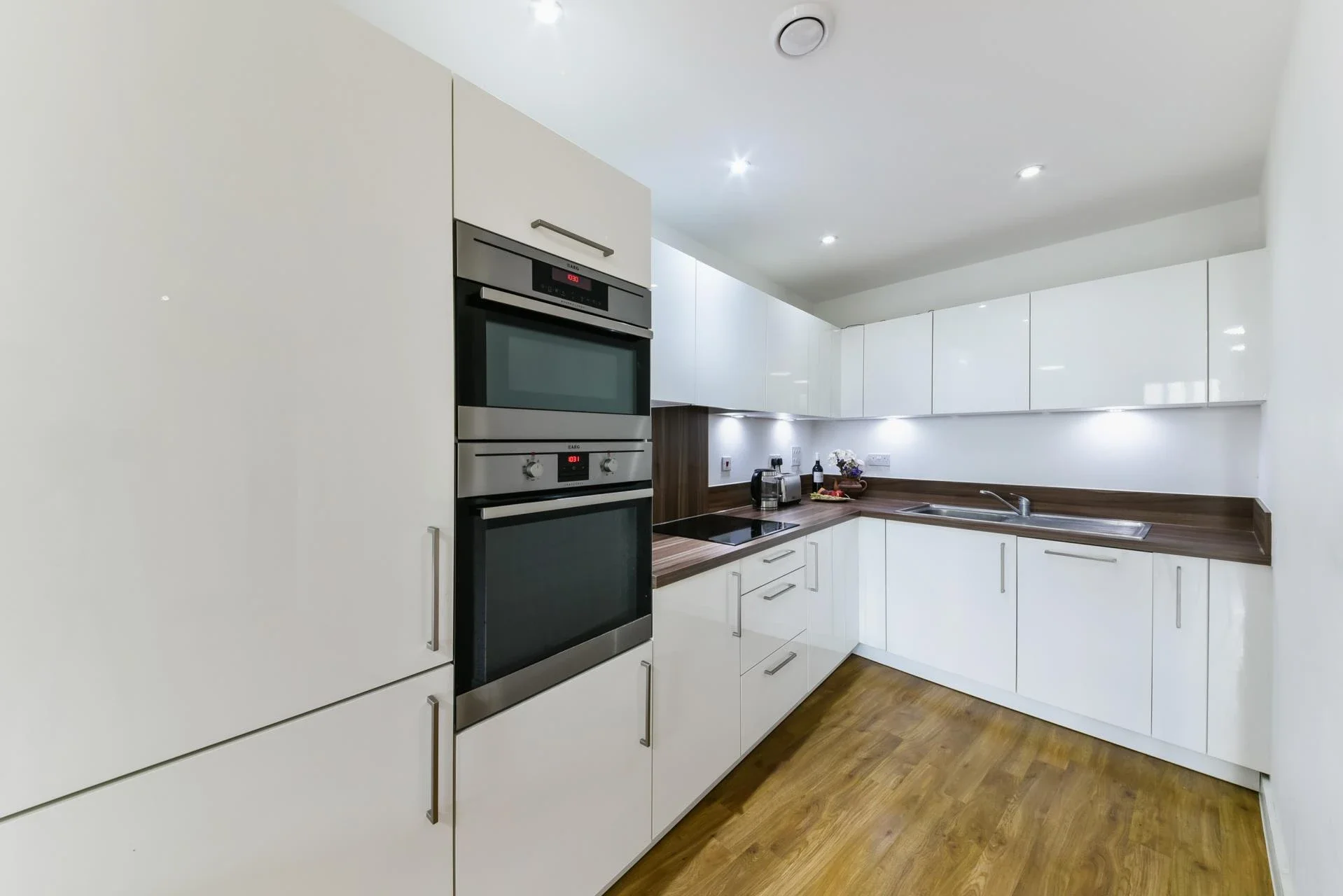 Flat Booth Road in Greater London