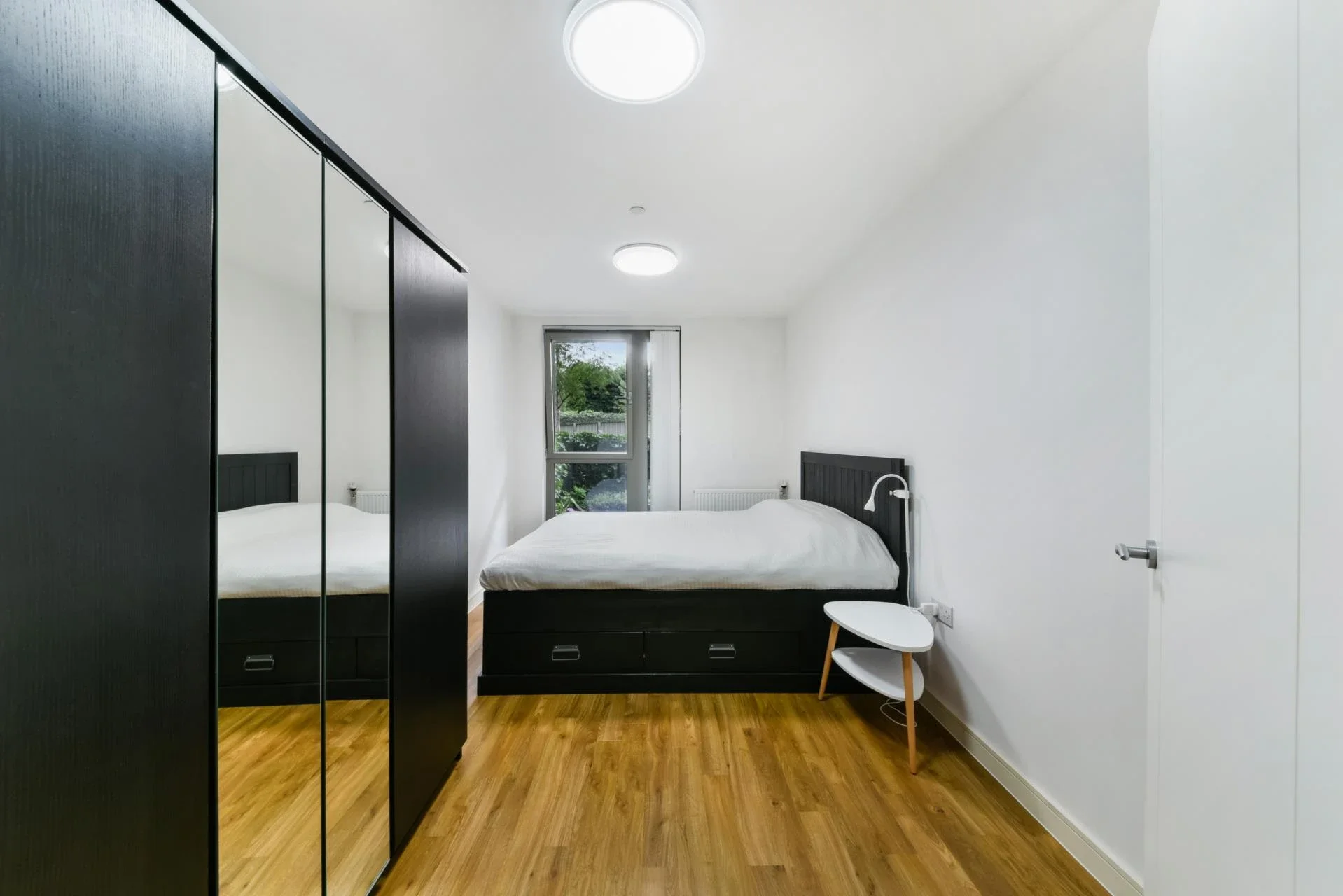 Flat Booth Road in Greater London