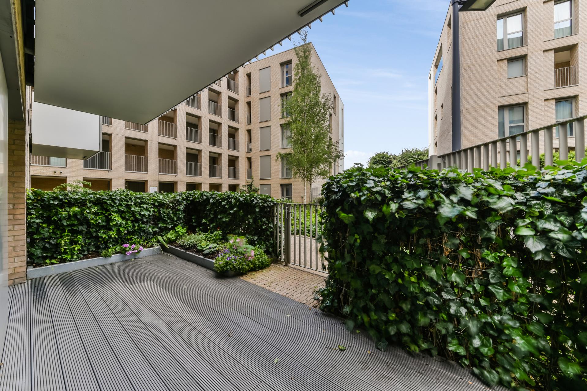 Flat Booth Road in Greater London