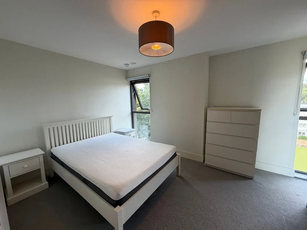 Flat George Row in Greater London
