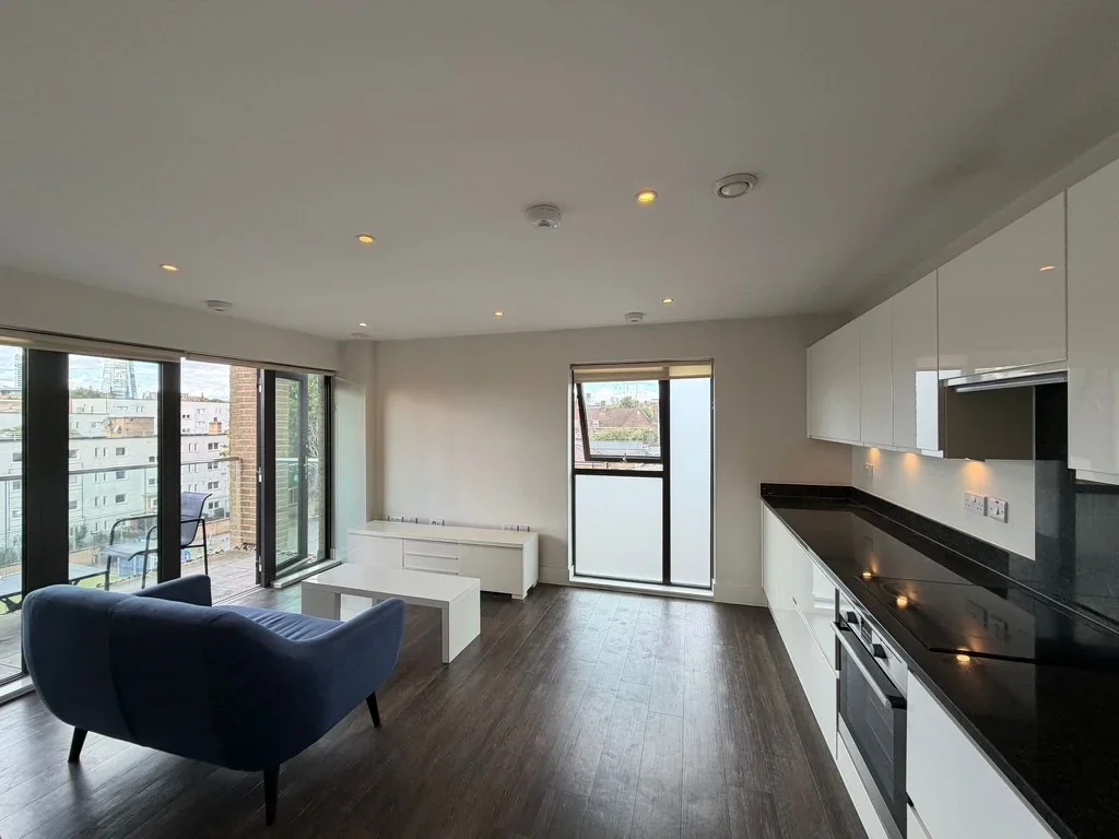 Flat George Row in Greater London