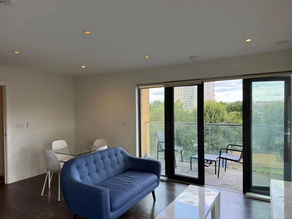 Flat George Row in Greater London