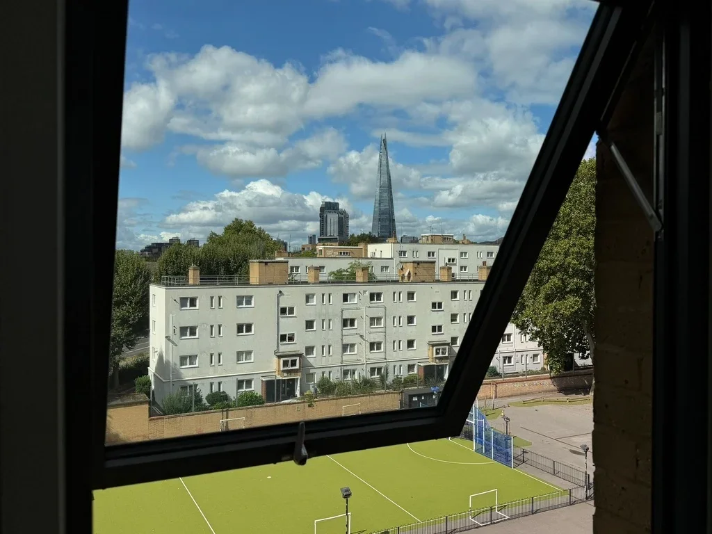 Flat George Row in Greater London
