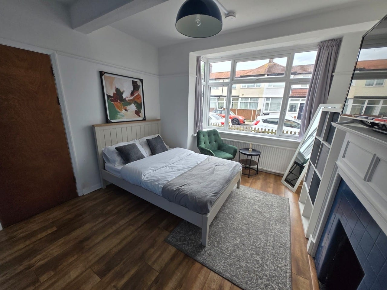 Room Woodmansterne Road in Greater London