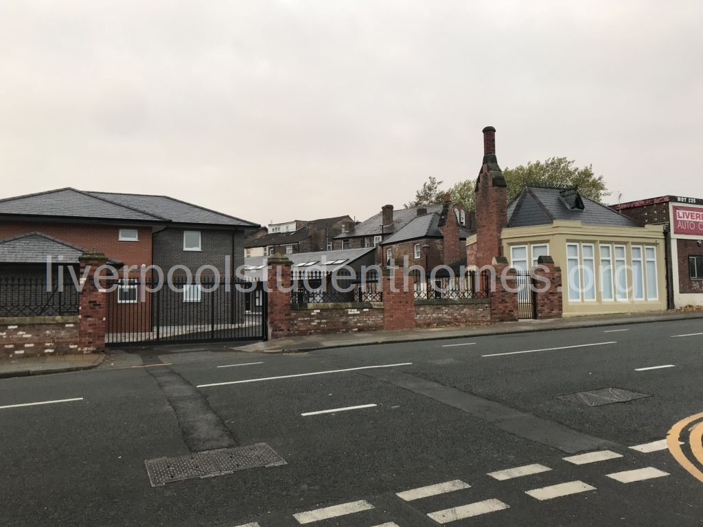 Flat Shaw Street in Liverpool