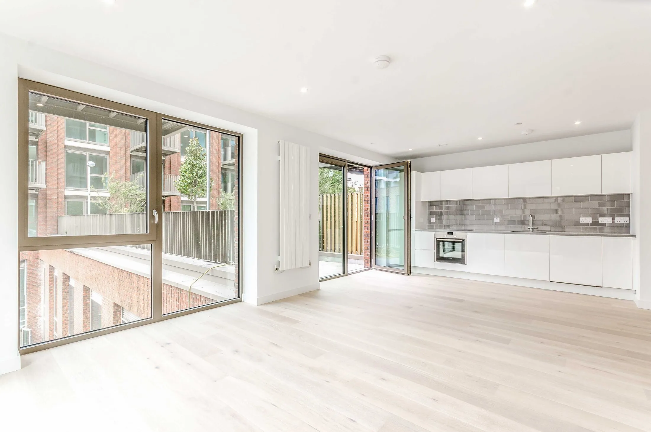 Flat Royal Crest Avenue in Greater London