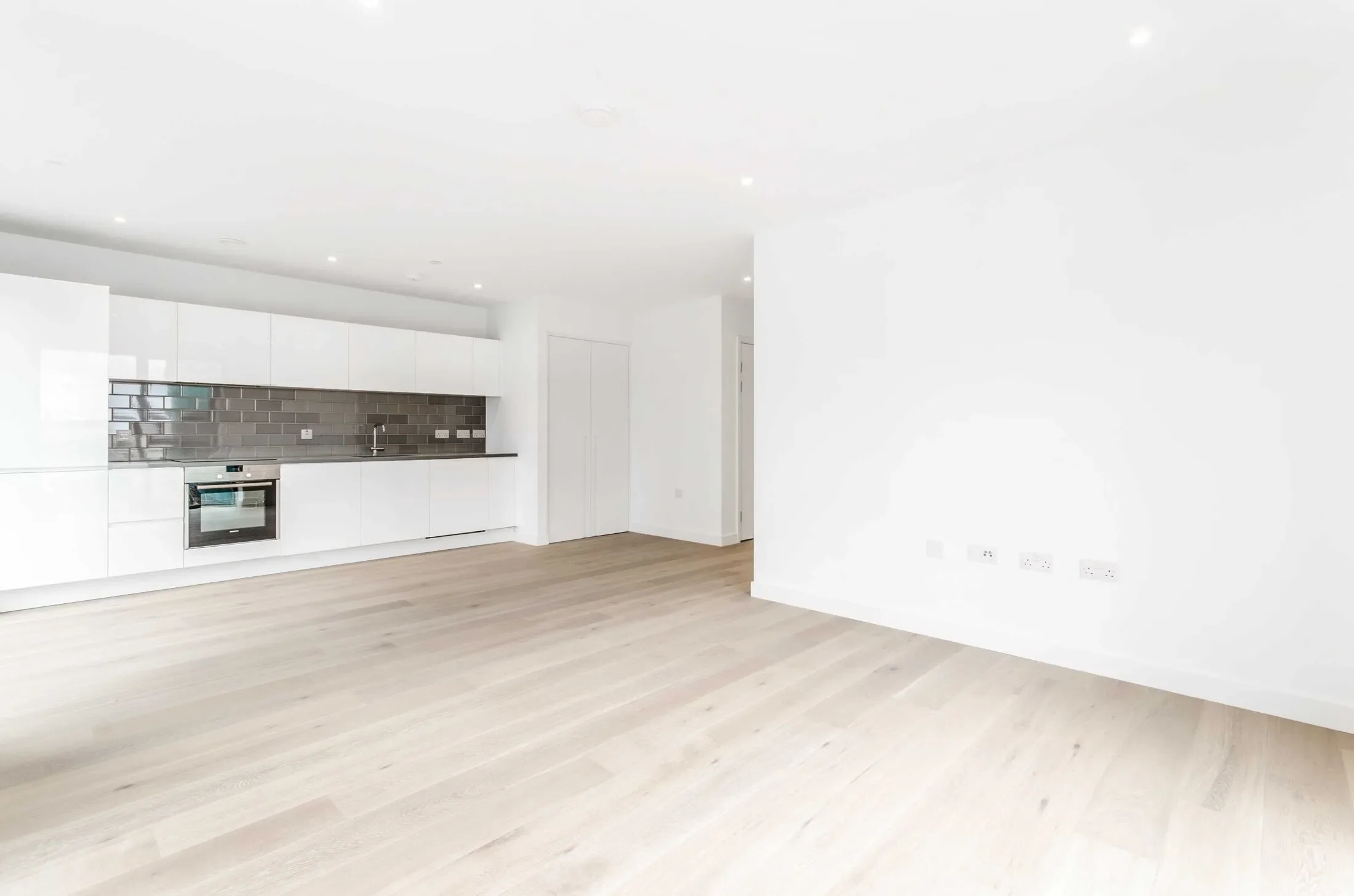 Flat Royal Crest Avenue in Greater London