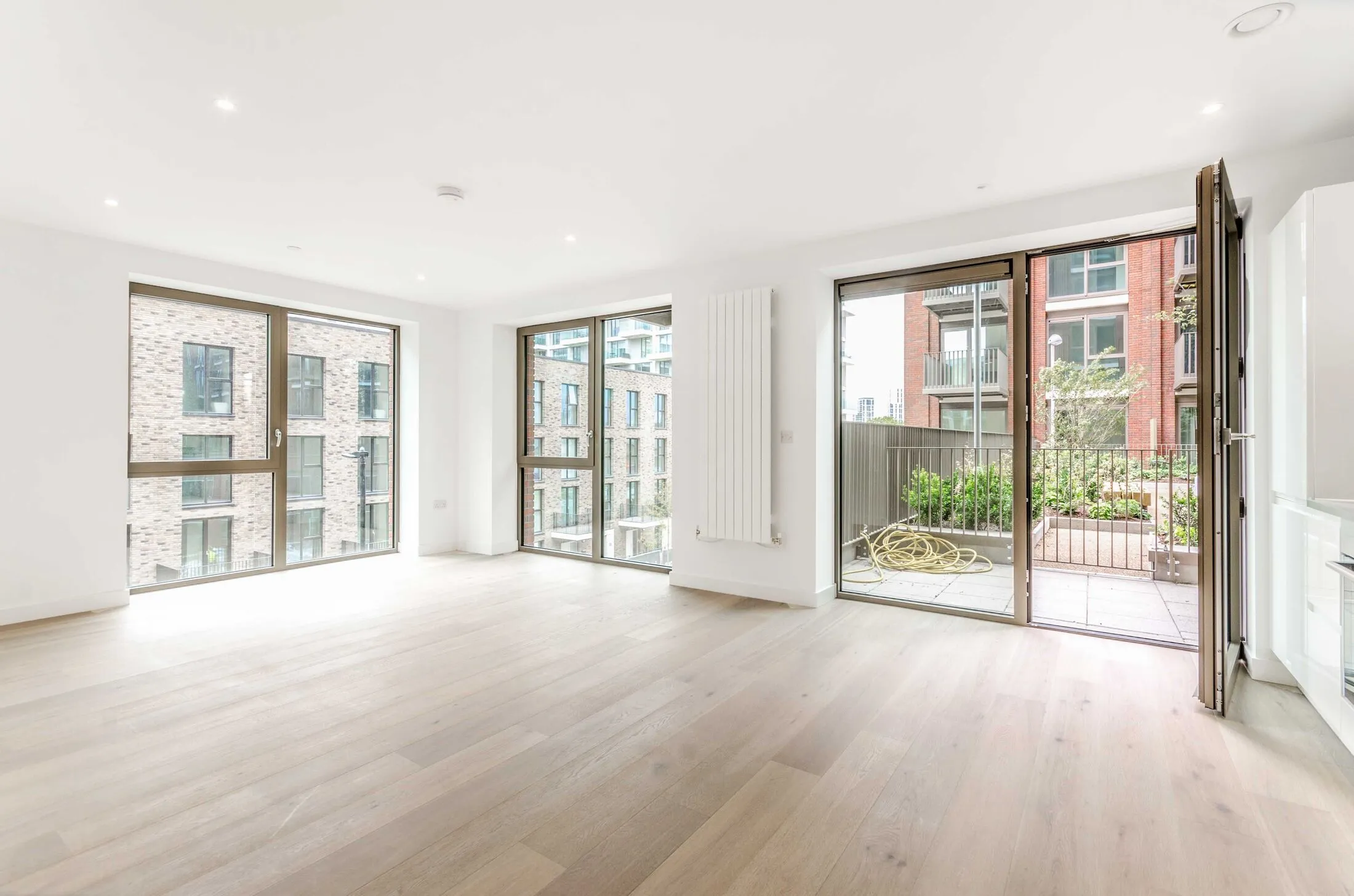 Flat Royal Crest Avenue in Greater London