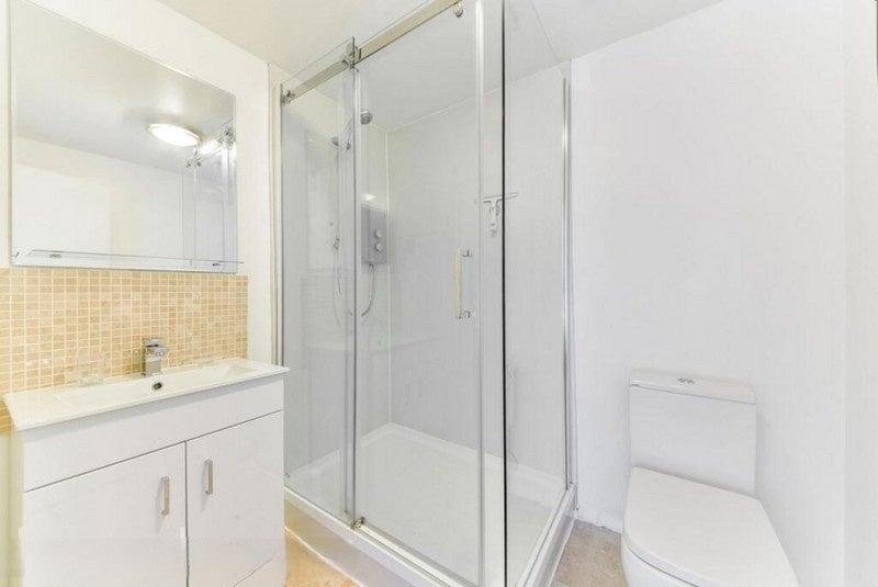 Flat Whitstable Place in Greater London