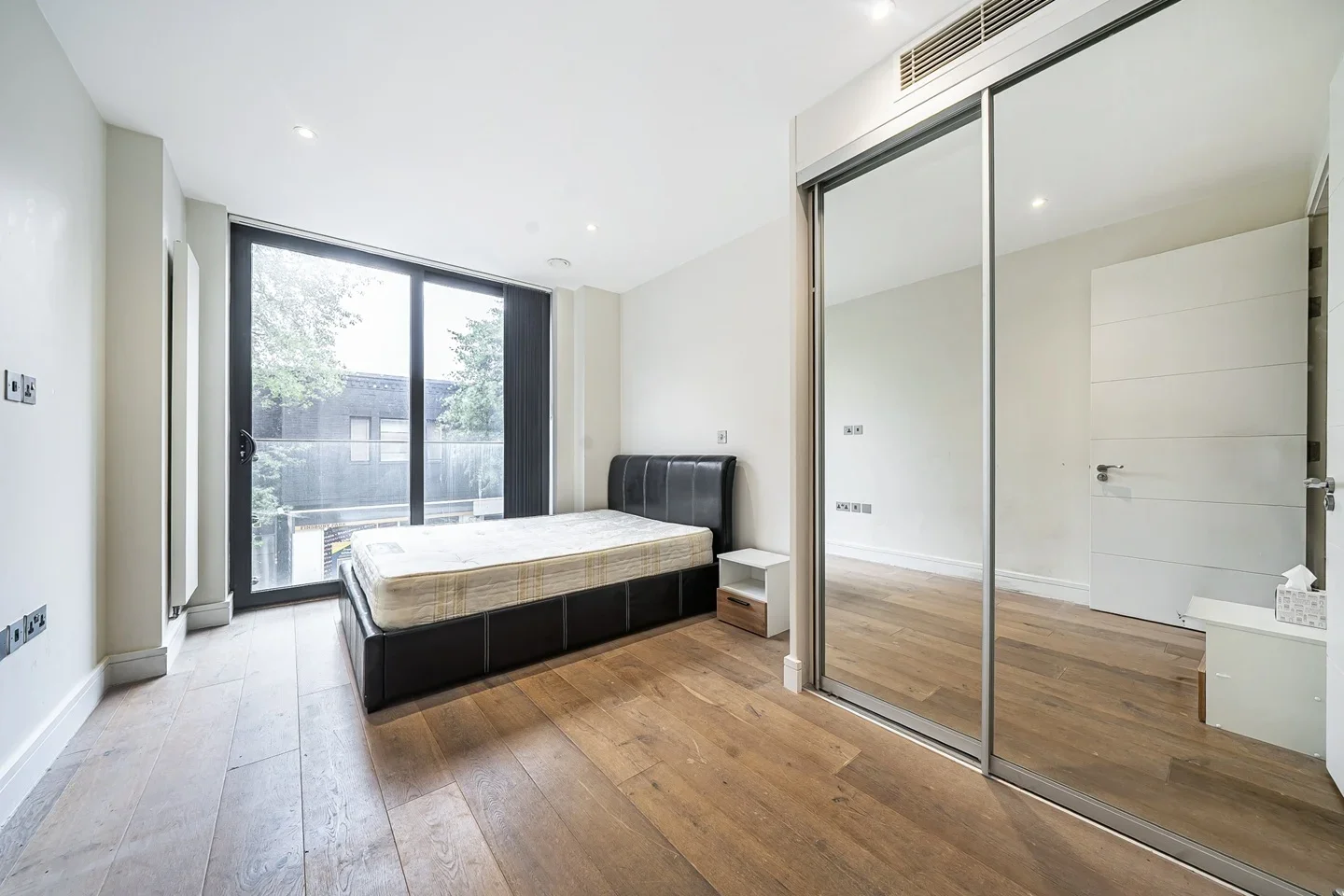 Flat Clifton Terrace in Greater London
