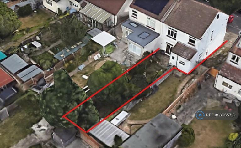 Flat Lonsdale Road in Southend-on-Sea