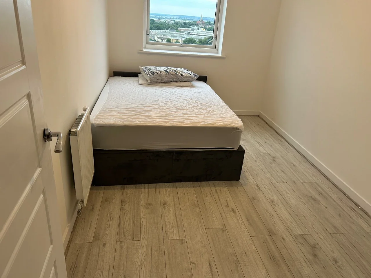 Room Tower Court in Greater London