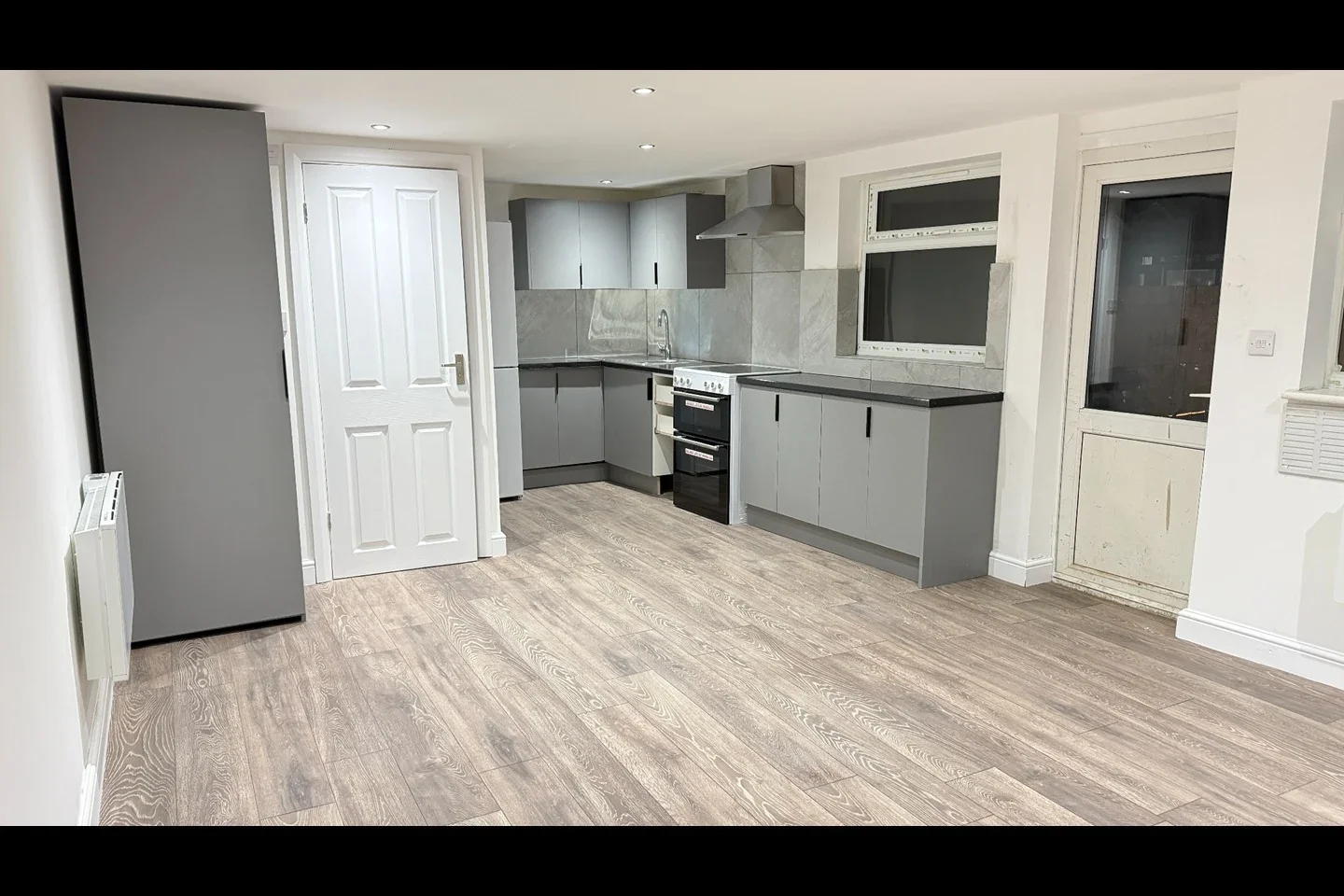 Flat Penderel Road in Greater London