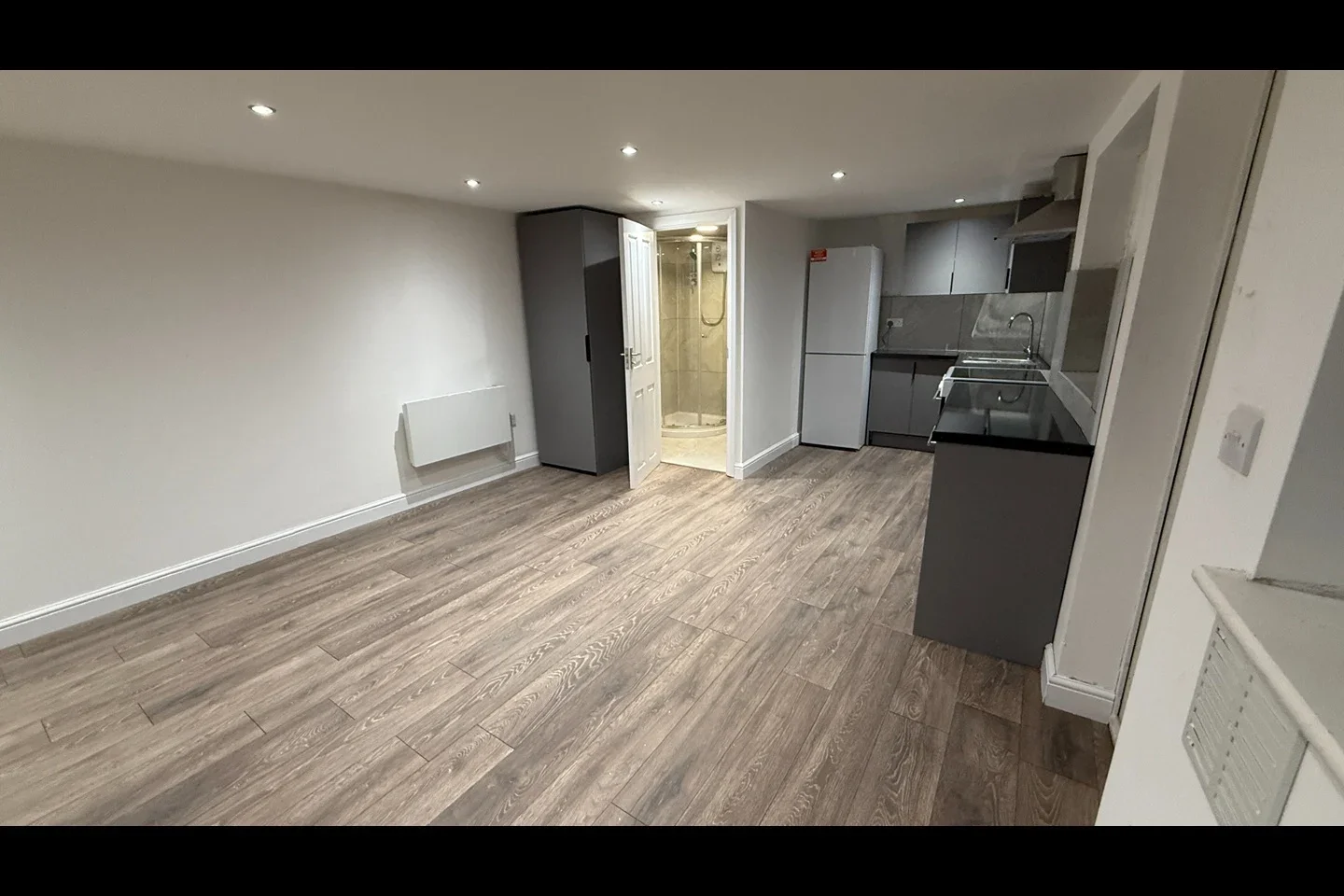 Flat Penderel Road in Greater London