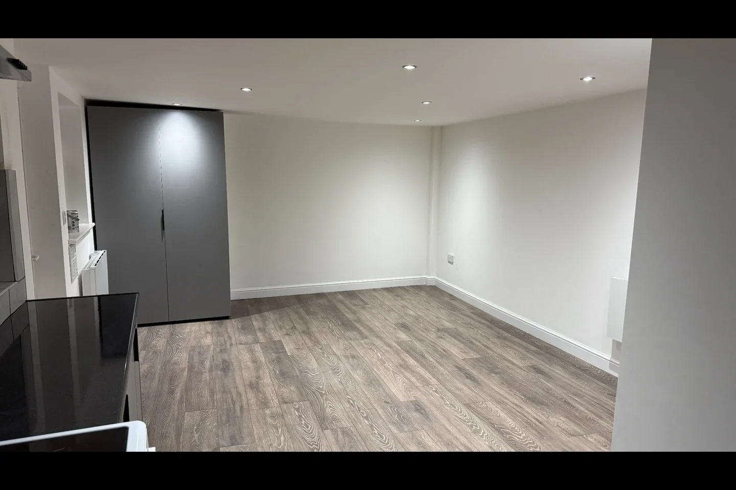 Flat Penderel Road in Greater London