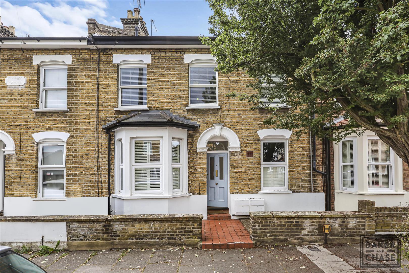 Flat Manor Road in Greater London