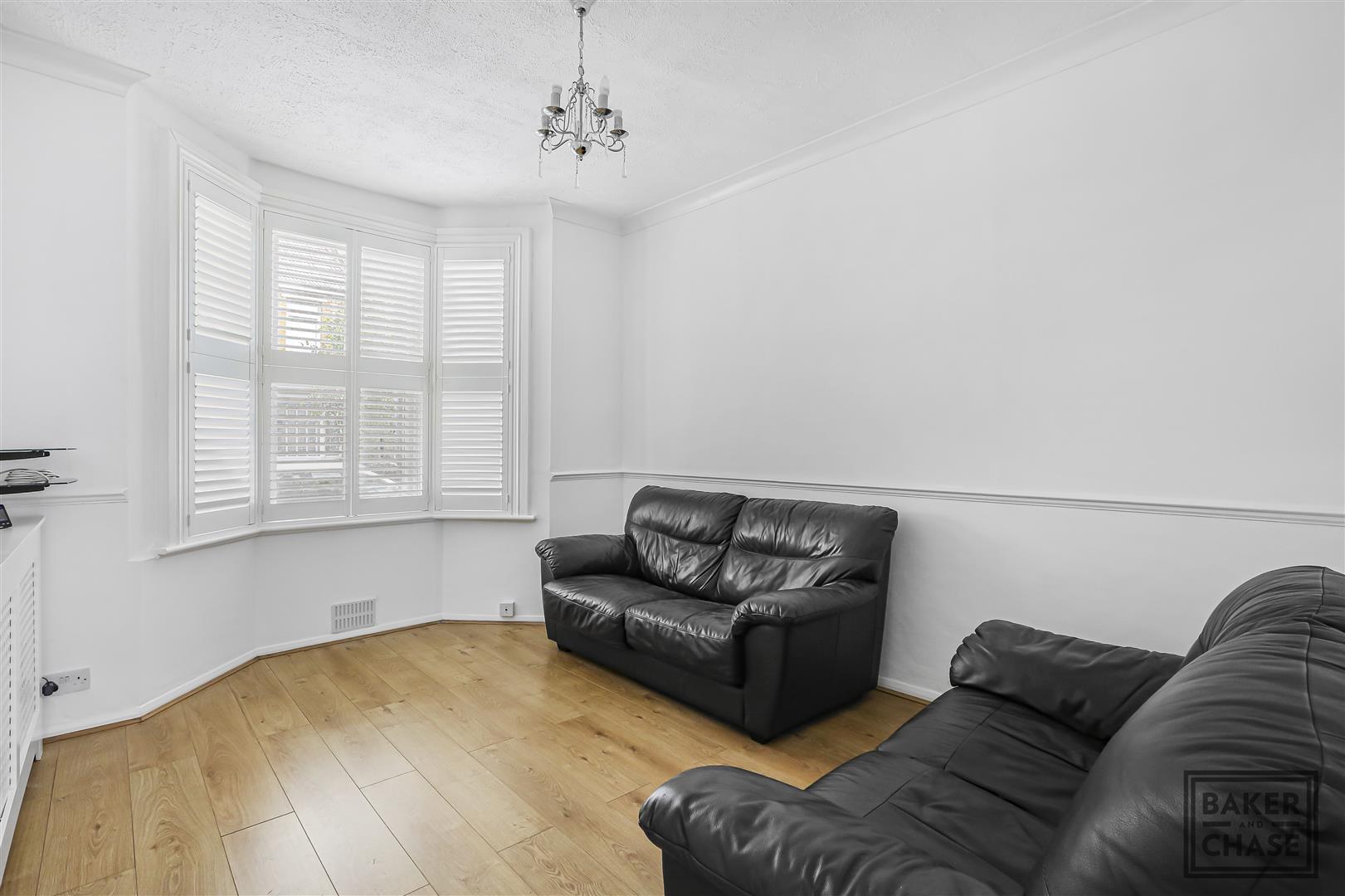 Flat Manor Road in Greater London