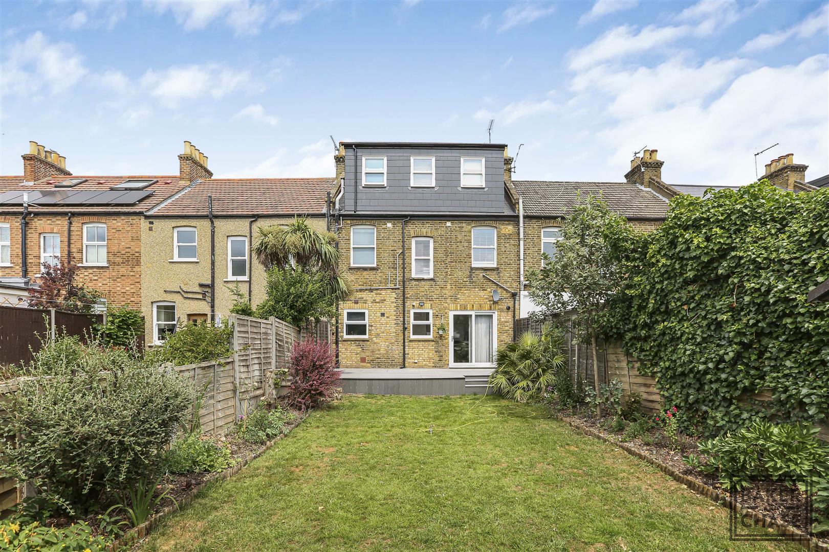 Flat Manor Road in Greater London
