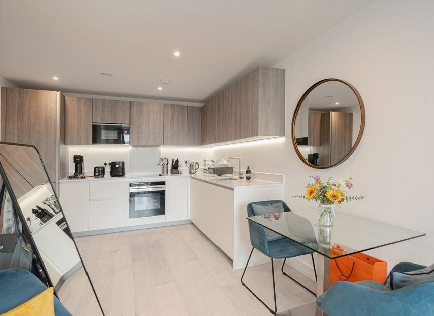 Flat Sinclair Road in Greater London