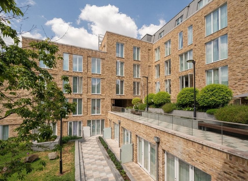 Flat Sinclair Road in Greater London
