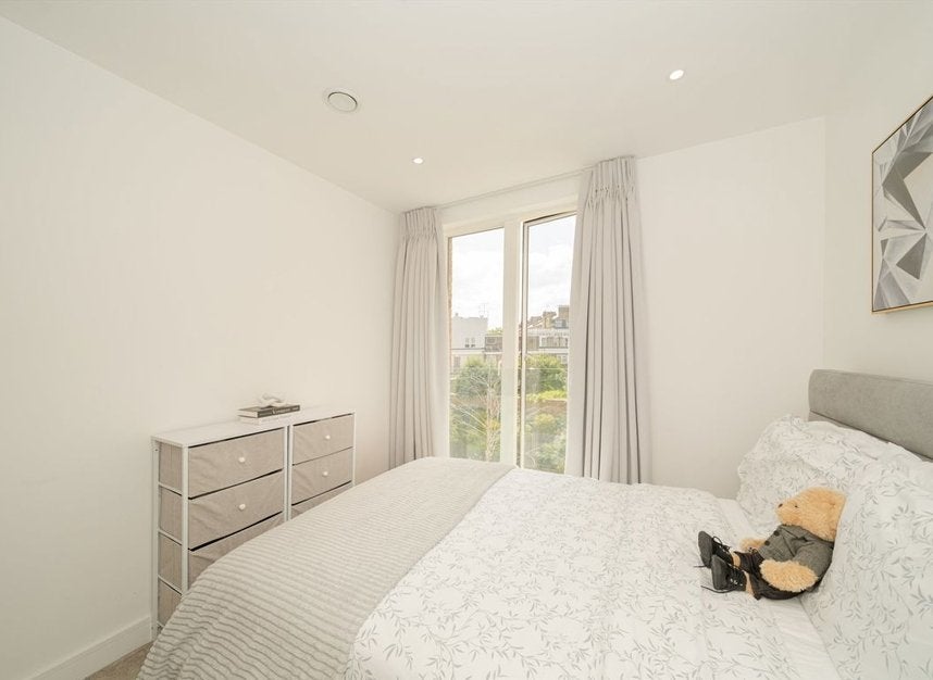 Flat Sinclair Road in Greater London